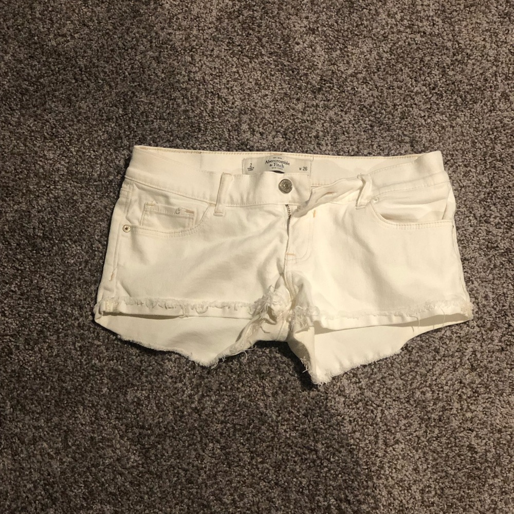 NWOT ABERCROMBIE FITCH SIZE 2 white Jean shorts